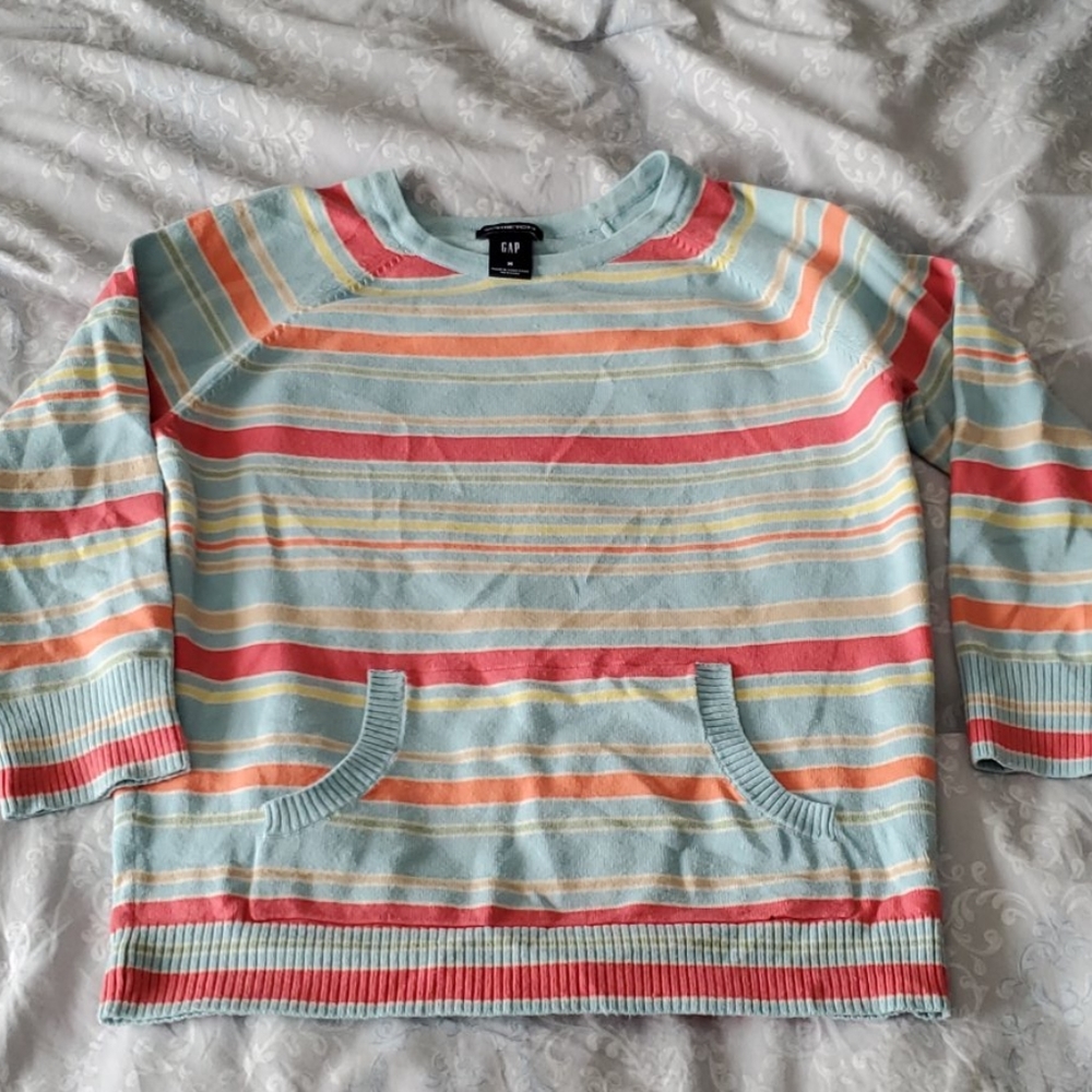 Gap sweater